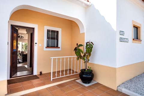 NEW! 3-bed villa, pool, garden, stunning views!