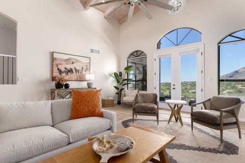 Sonoran Sunset: Mountain Views, Heated Pool & Spa