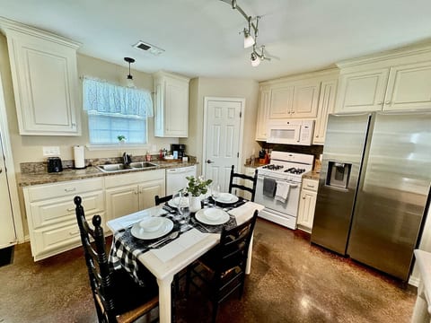 Kitchen/Dining