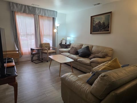 Updated 2BR + Fenced Yard Near RTP & Downtown Apex image 2
