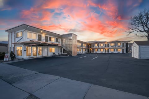King Room Steps from Downtown COS Nightlife