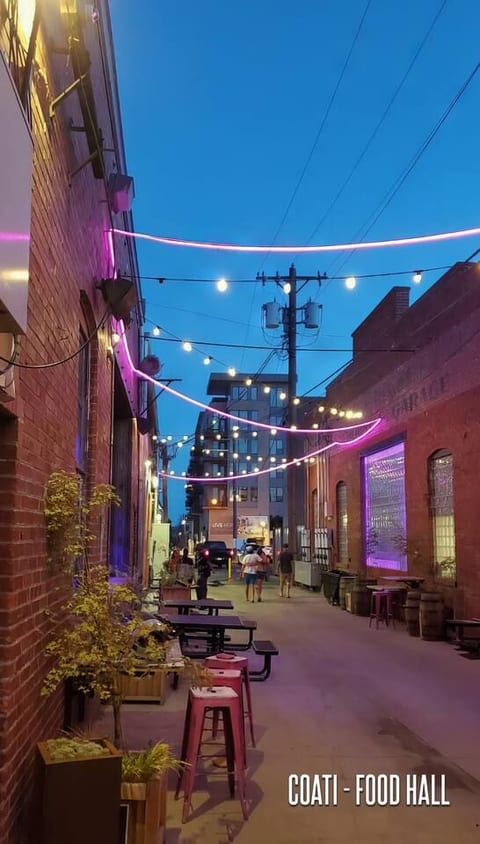 Walk to COS City Core Hotspots | 2 Queen Beds