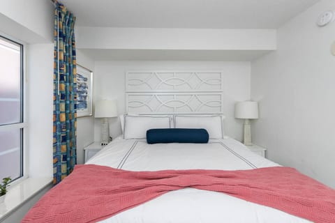 Beachfront Retreat, Ocean Views, Pools, Lazy River - Apartment