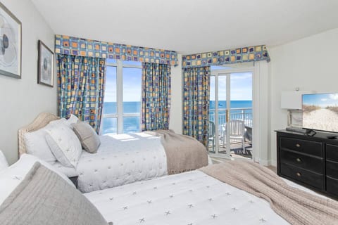 Beachfront Retreat, Ocean Views, Pools, Lazy River - Apartment