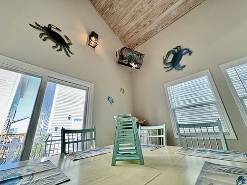 3 bedroom-2bath-Free Golf Cart-Steps from the beach