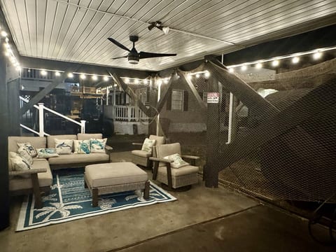3 bedroom-2bath-Free Golf Cart-Steps from the beach