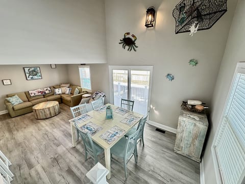 3 bedroom-2bath-Free Golf Cart-Steps from the beach
