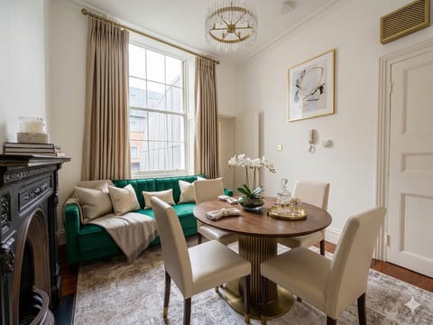 Marylebone High Ceiling Private Spacious W1 Home - LuxuryLondonStays