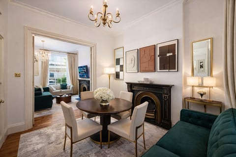 Marylebone High Ceiling Private Spacious W1 Home - LuxuryLondonStays