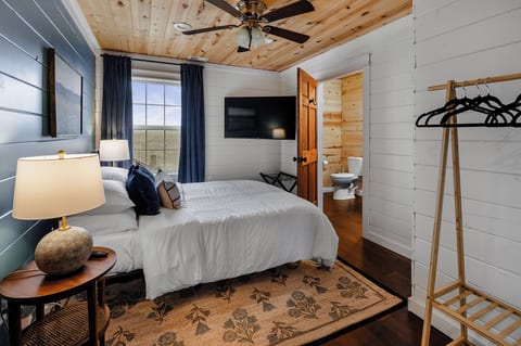 Bourbon Trail Estate | 6BR | Pickleball | Hot Tub