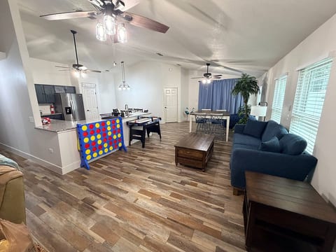 4 Bedroom Villa close to Theme Parks sleeps 9