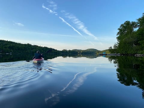 Waterfront cottage for 6 with private dock & kayak