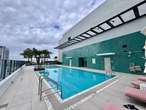 Escape to Chic Apartment in the Heart of Miami - 20 min to