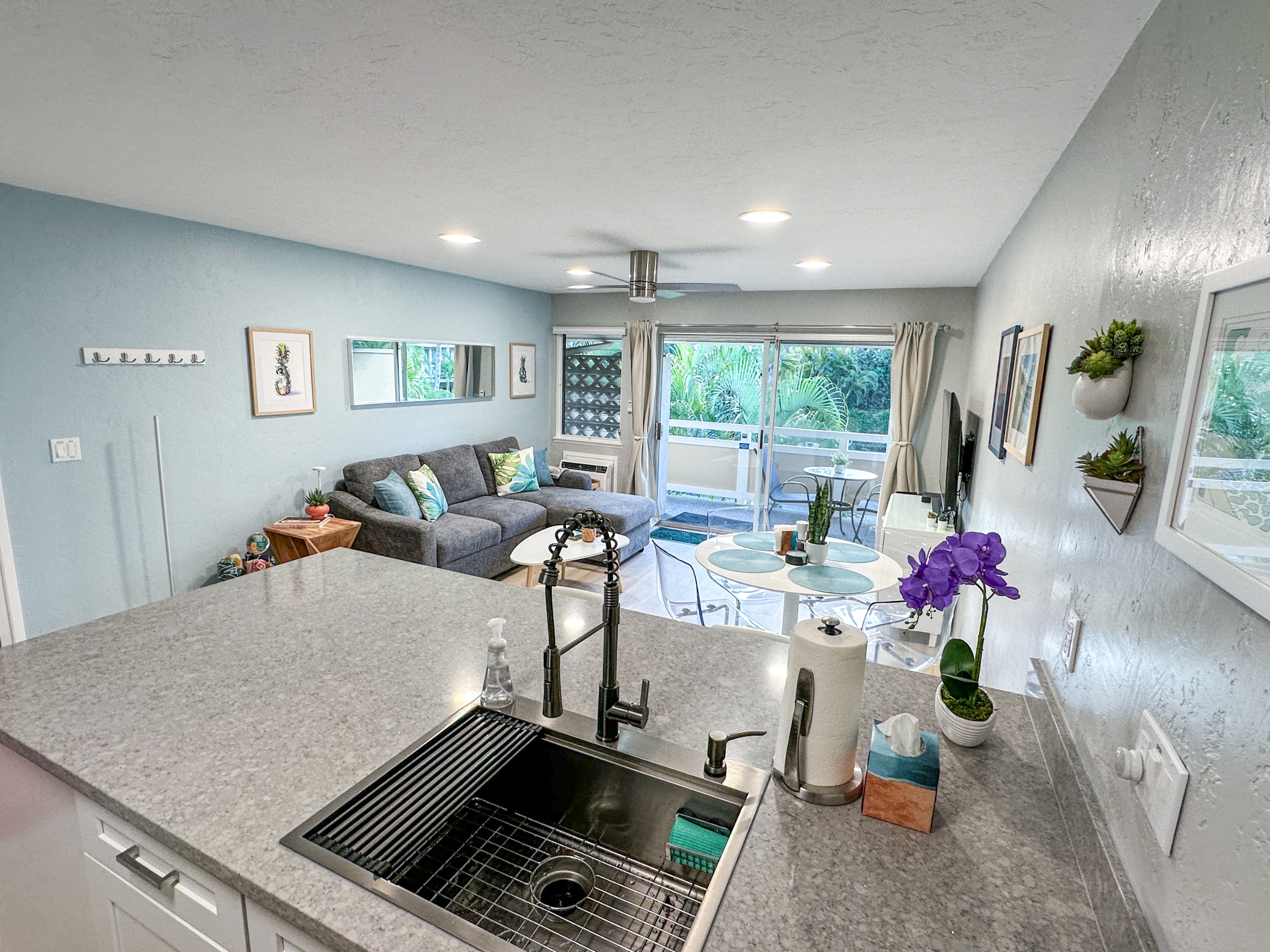 Newly renovated Coconut Coast 1BR condo w/ A/C