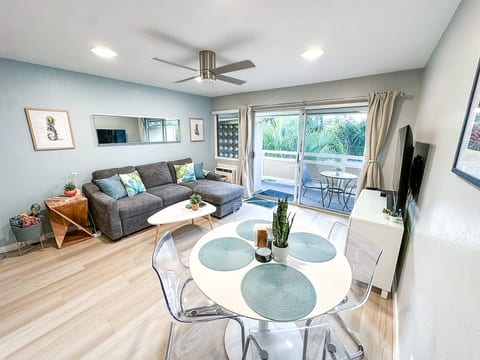 Spacious, comfortable living/dining room with smart tv.