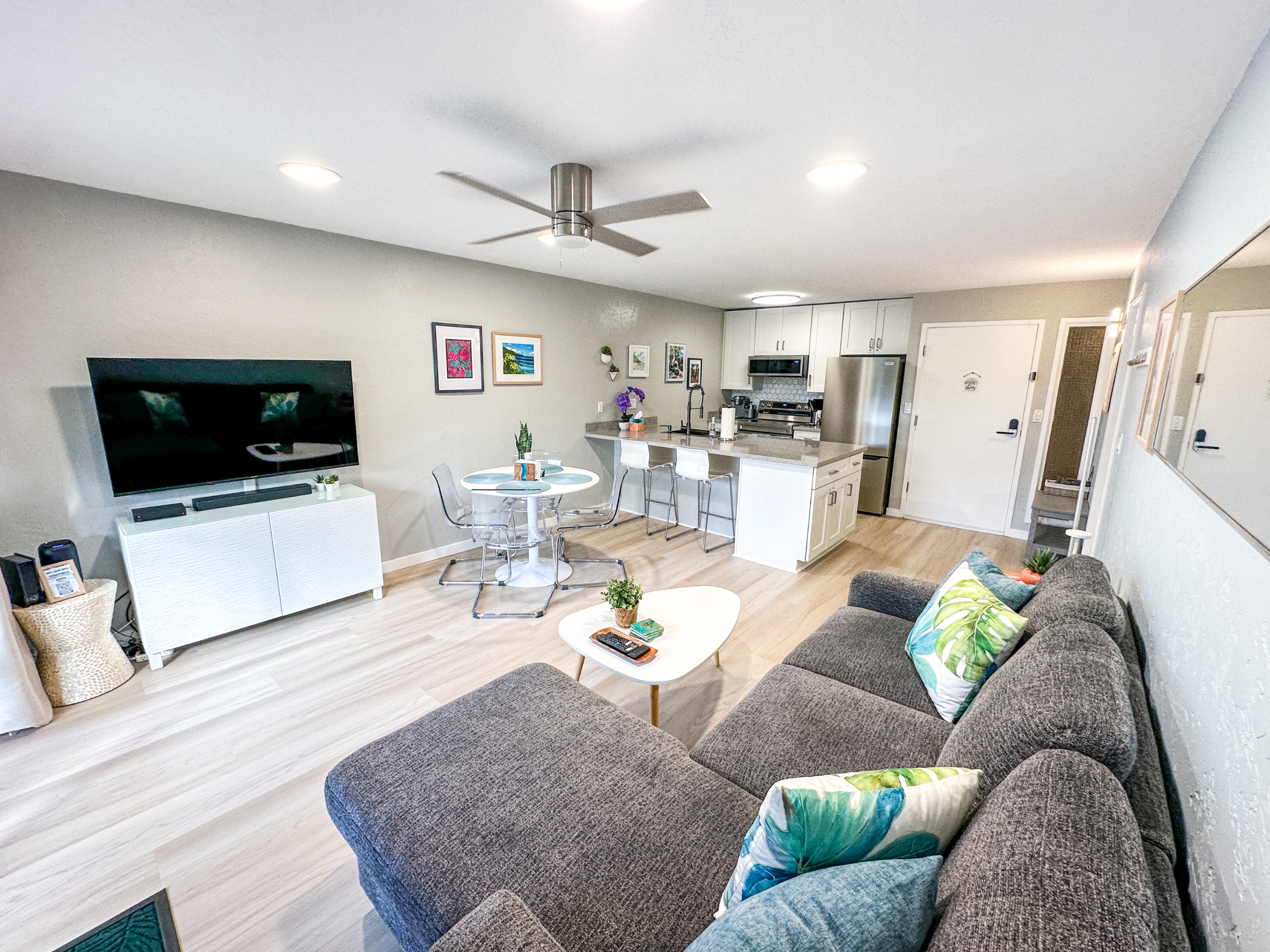 Newly renovated Coconut Coast 1BR condo w/ A/C