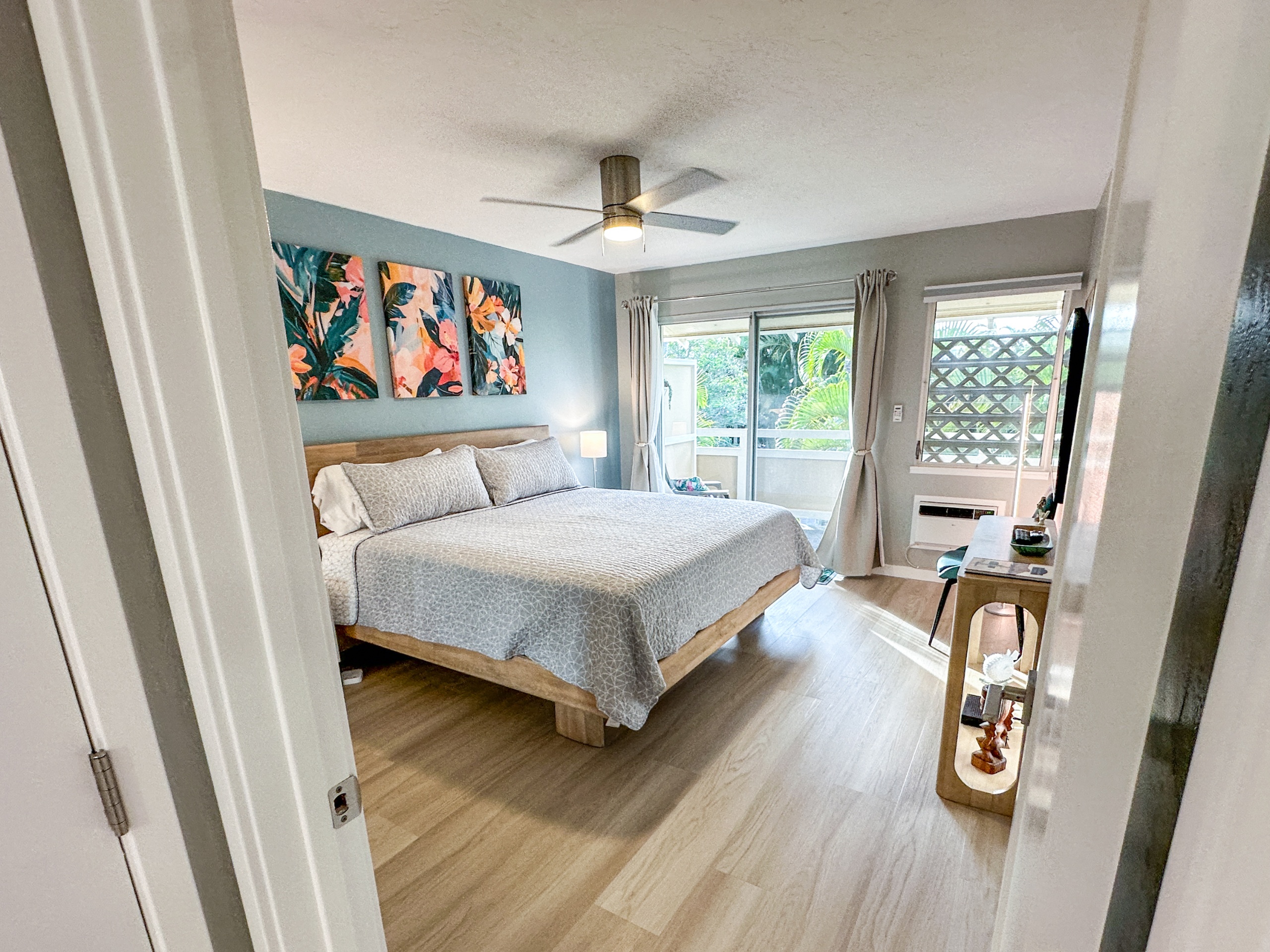 Newly renovated Coconut Coast 1BR condo w/ A/C