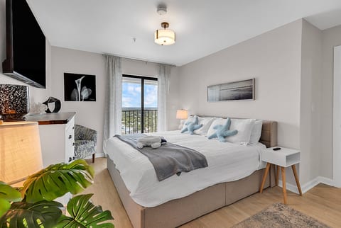 Ocean Views for Days! Updated 2BR