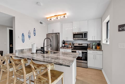 Ocean Views for Days! Updated 2BR