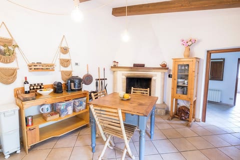 Full kitchen image 3