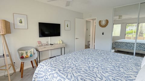 Fully Renovated 1BR/1BA condo w/AC. Short walk to beach & Coconut Marketplace!