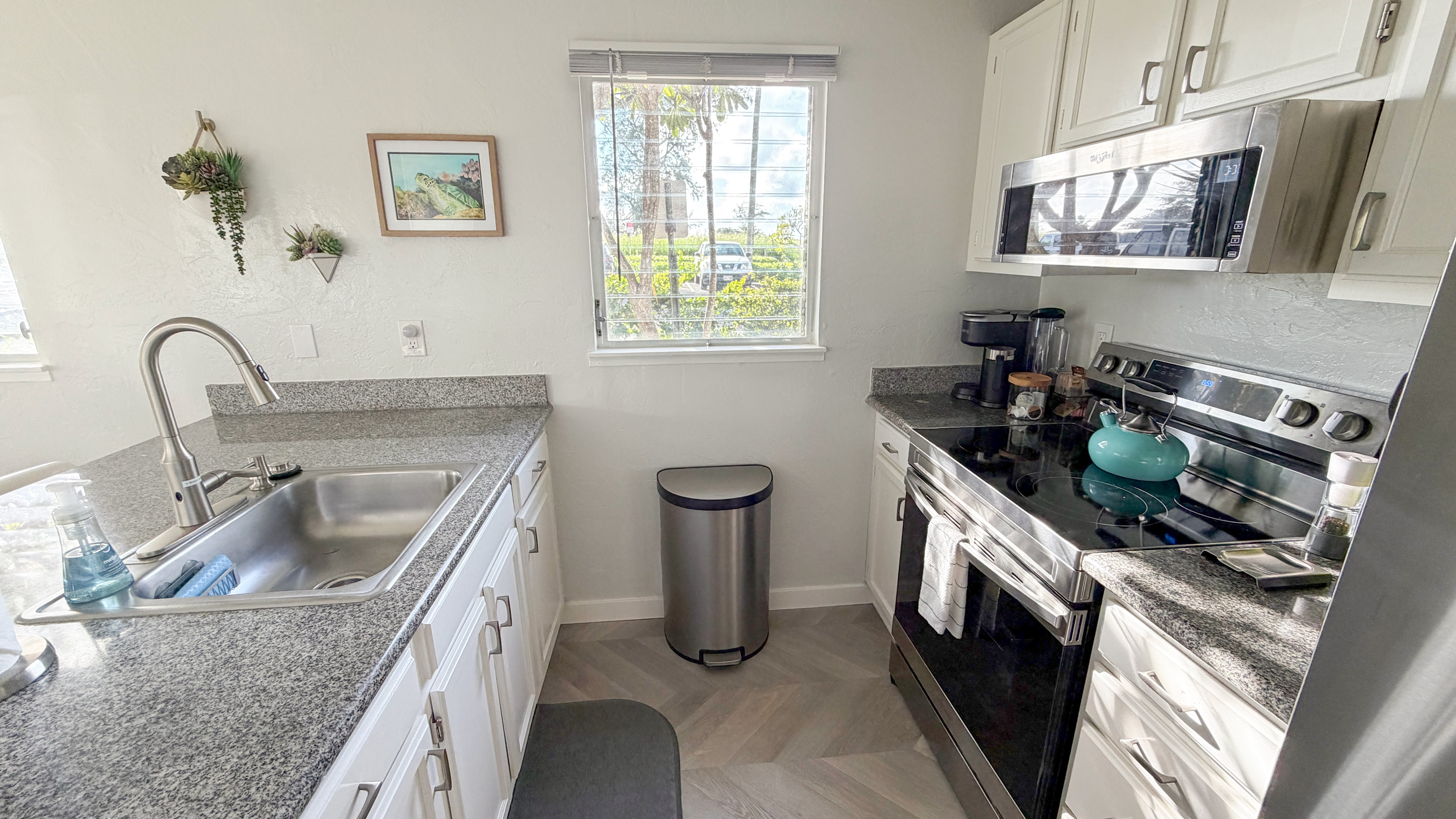 Fully Renovated 1BR/1BA condo w/AC. Short walk to beach & Coconut Marketplace!