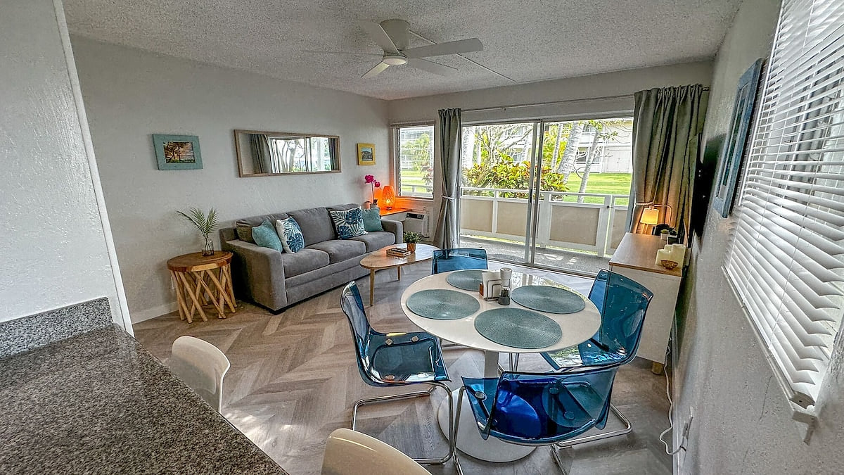 Interior Fully Renovated 1BR/1BA condo w/AC. Short walk to beach & Coconut Marketplace!