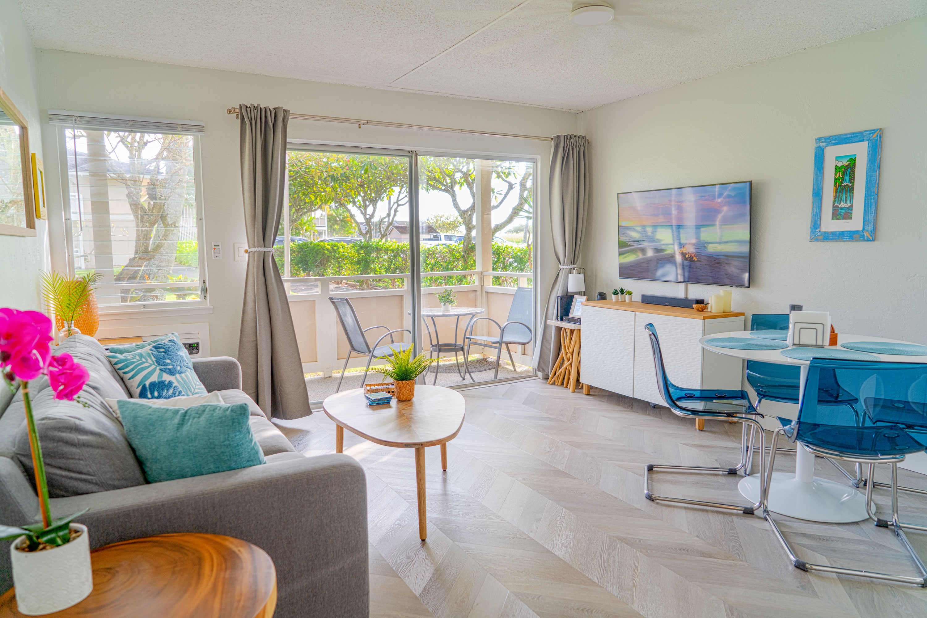 Fully Renovated 1BR/1BA condo w/AC. Short walk to beach & Coconut Marketplace!