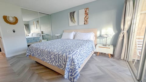 Fully Renovated 1BR/1BA condo w/AC. Short walk to beach & Coconut Marketplace!