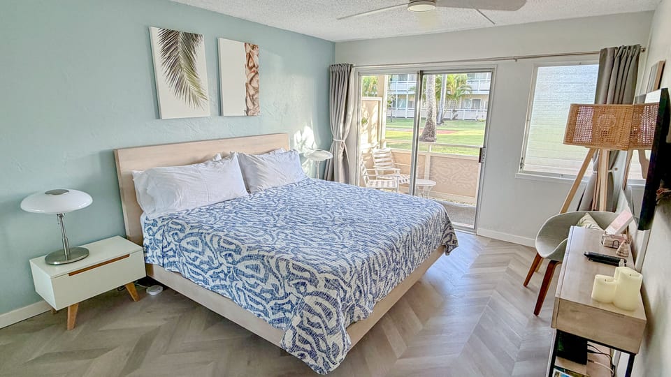 Fully Renovated 1BR/1BA condo w/AC. Short walk to beach & Coconut Marketplace! - Kapaʻa