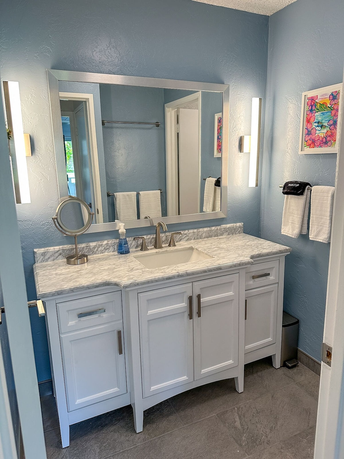 Marble counter vanity and plenty of room for storing your toiletries Fully Renovated 1BR/1BA condo w/AC. Short walk to beach & Coconut Marketplace!