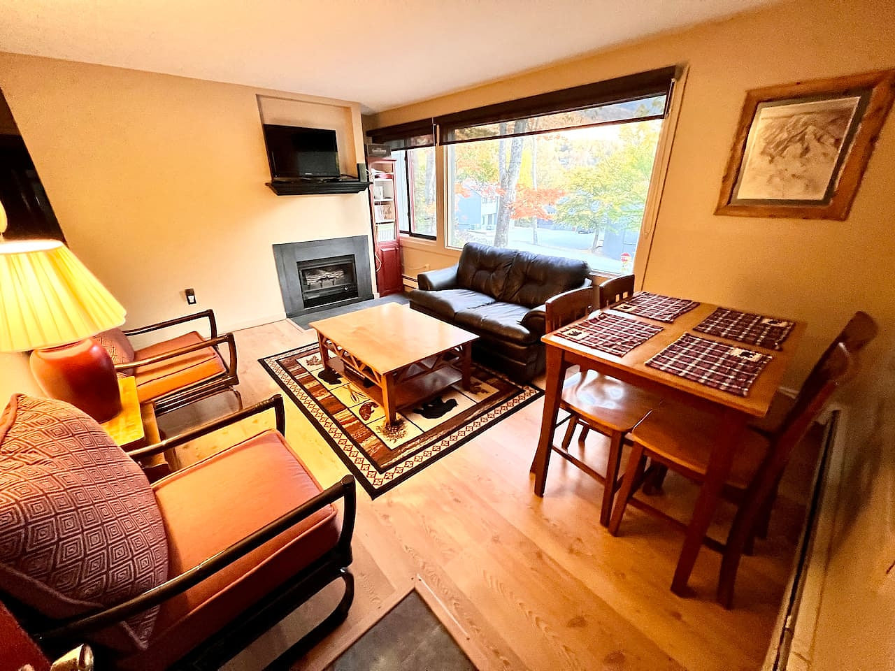 Cozy 2 BR townhouse with Pool across from Loon Mtn