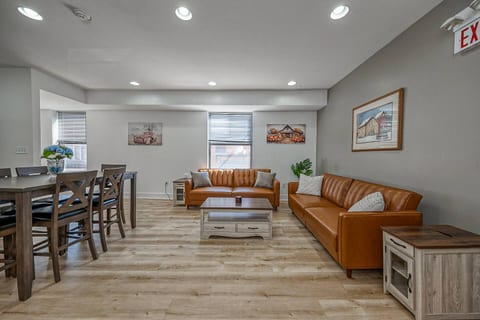 Cozy Carnegie Retreat | Minutes to Downtown PGH