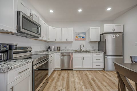 Cozy Carnegie Retreat | Minutes to Downtown PGH