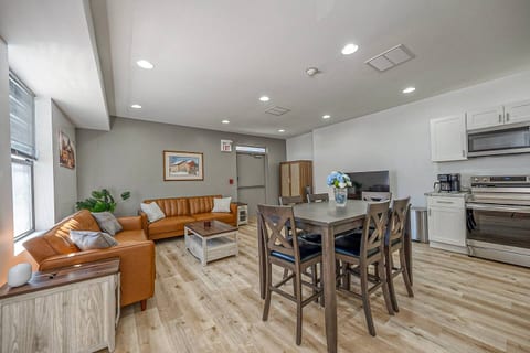Cozy Carnegie Retreat | Minutes to Downtown PGH