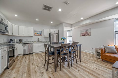 Cozy Carnegie Retreat | Minutes to Downtown PGH