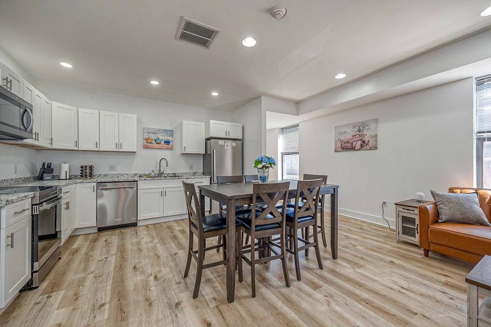 Cozy Carnegie Retreat | Minutes to Downtown PGH - Carnegie