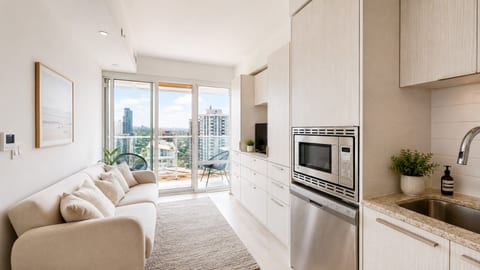 Urban Gem, 3 Mins to Wellesley Station, Balcony