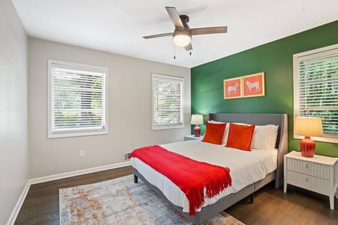 Sleeps 14 +Truist Field+15 mins to ATL+Six Flags