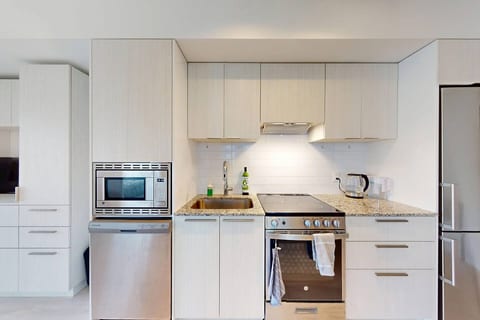 1+1 BR |Eaton Centre, TMU UofT TGH SickKids CAR OK