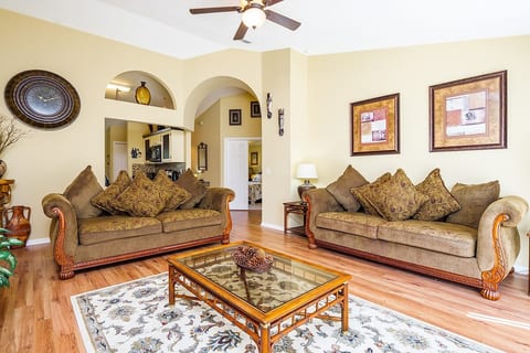 Stunning 3 bedroom villa overlooking a lake image 5