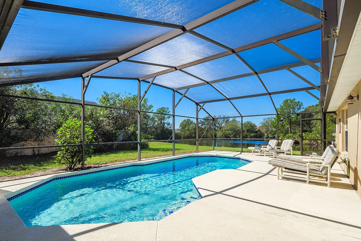 Stunning 3 bedroom villa overlooking a lake image 1