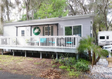 Turtle Cove Cottage at the Lake image 2