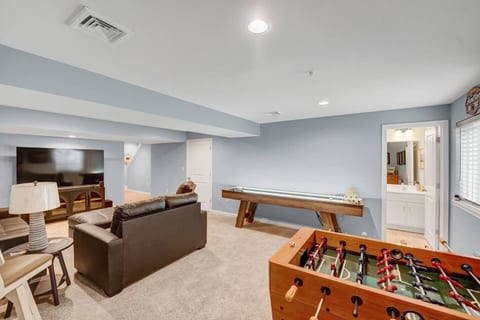 Allen Street • Sleeps 13 • Game Room • Near PSU