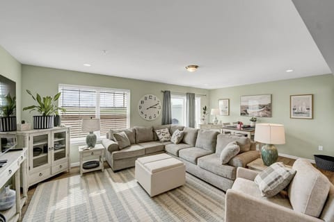 Allen Street • Sleeps 13 • Game Room • Near PSU