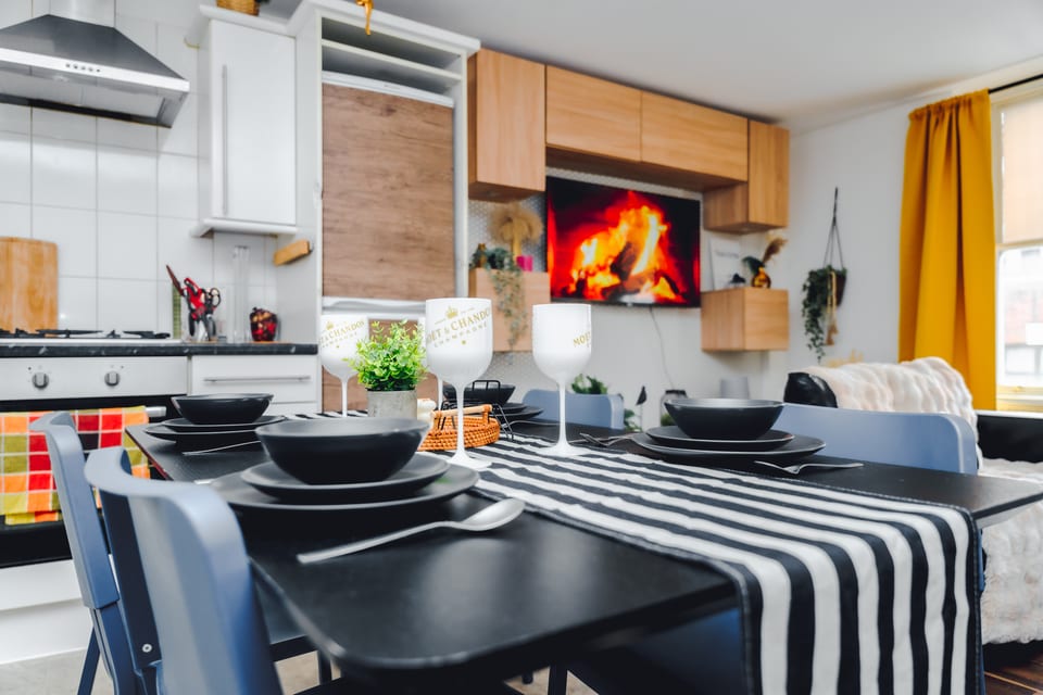 Central Shoreditch Retreat | 2 Bed | Sleeps 6 - Greater London