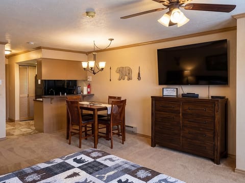 Dining area image 2