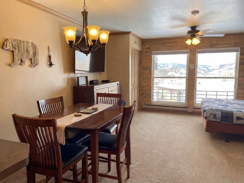 Dining area image 1
