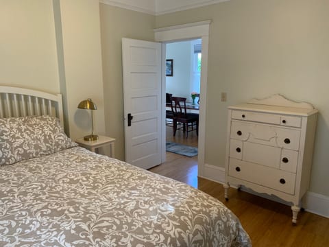 Bedroom with queen sized bed