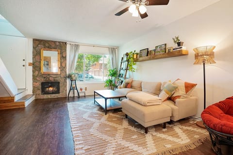 Cozy townhome in Aurora near Denver image 4